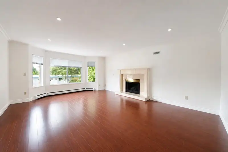 963 MERRITT STREET - photo 4 of 39
