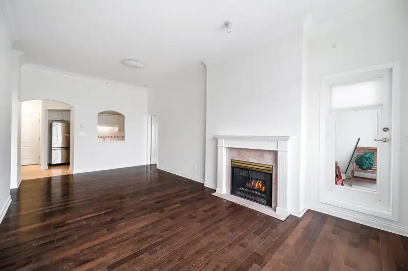 409 5735 HAMPTON PLACE - photo 3 of 21