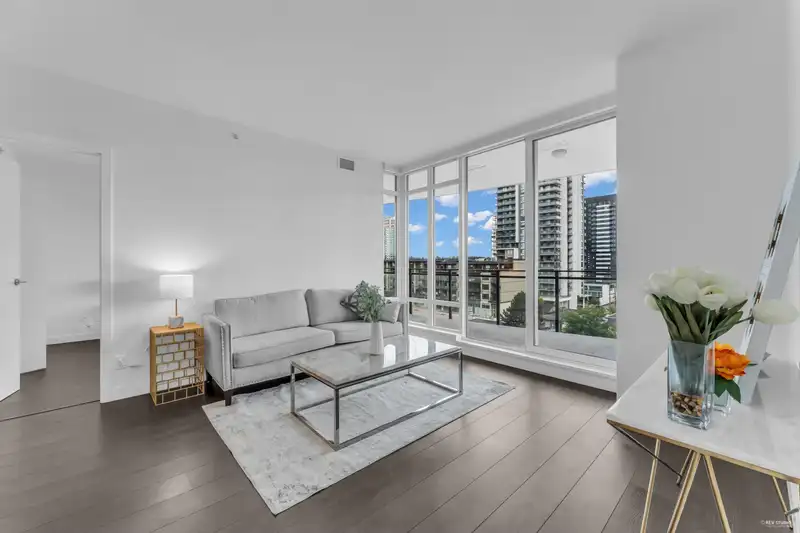 507 2085 SKYLINE COURT - photo 2 of 28