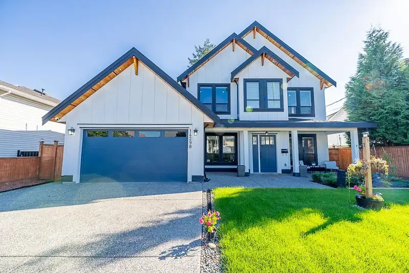 14298 71 AVENUE - photo 1 of 40