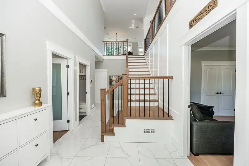 14298 71 AVENUE - photo 3 of 40