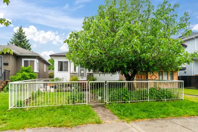 2566 VENABLES STREET - photo 3 of 18