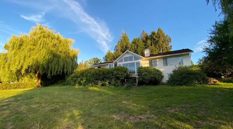 17325 31 AVENUE - photo 2 of 11