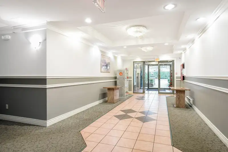 209 8115 121A STREET - photo 4 of 19