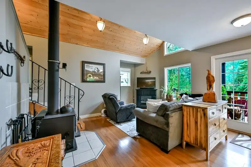 14883 PARKWOOD STREET - photo 3 of 40