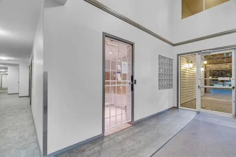 121 12101 80 AVENUE - photo 2 of 40
