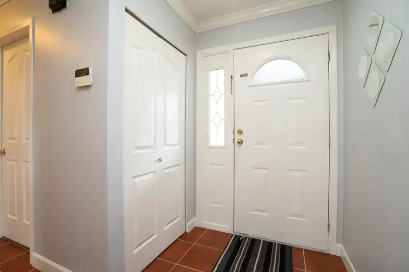 34696 LABURNUM AVENUE - photo 3 of 38