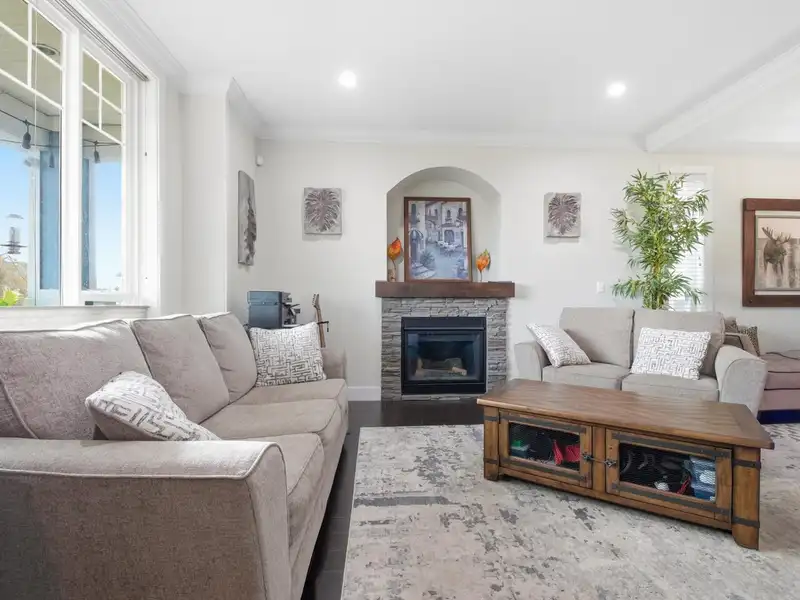 1029 SALTER STREET - photo 4 of 38