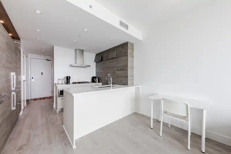 3006 7388 KINGSWAY - photo 1 of 32