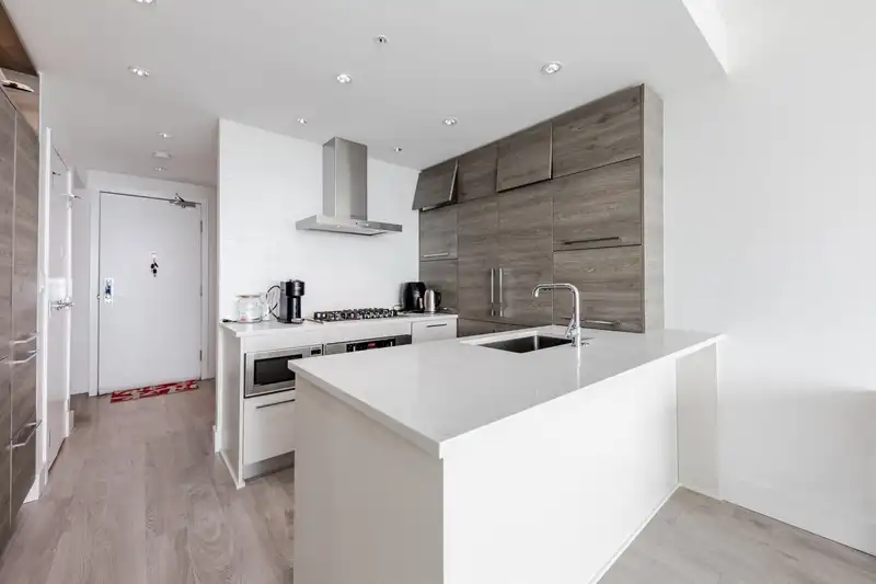 3006 7388 KINGSWAY - photo 2 of 32