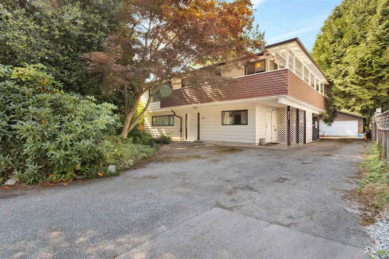 9533 139 STREET - photo 1 of 7
