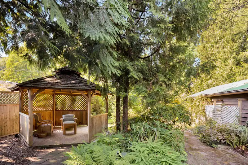 9533 139 STREET - photo 4 of 7