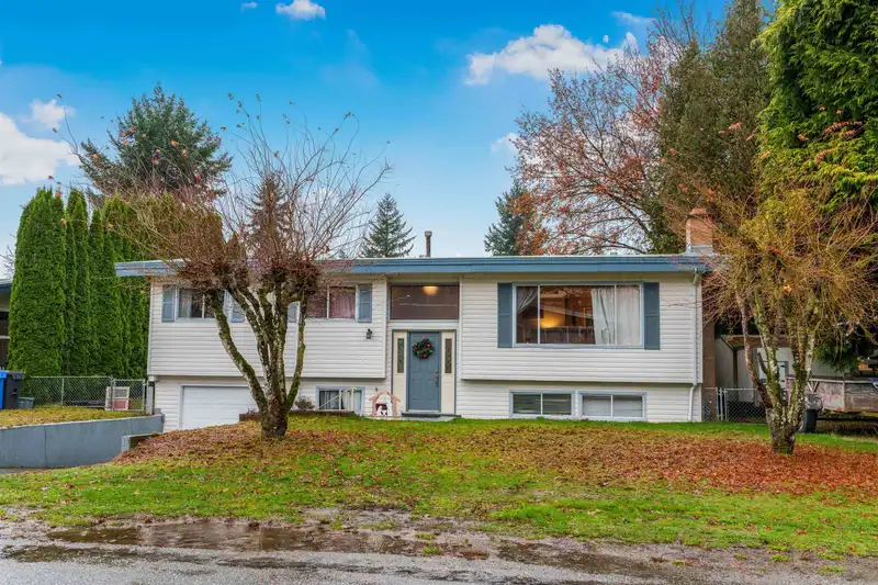 2175 LYNDEN STREET - photo 1 of 28