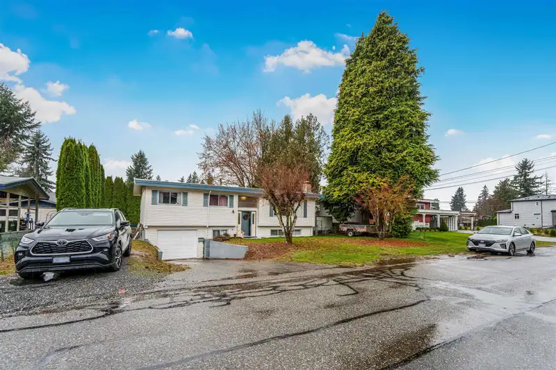 2175 LYNDEN STREET - photo 2 of 28