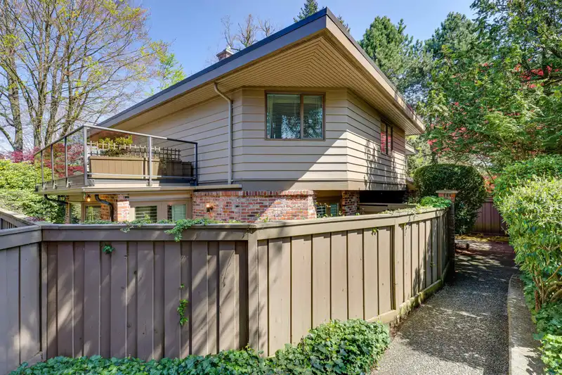2 4900 CARTIER STREET - photo 1 of 39