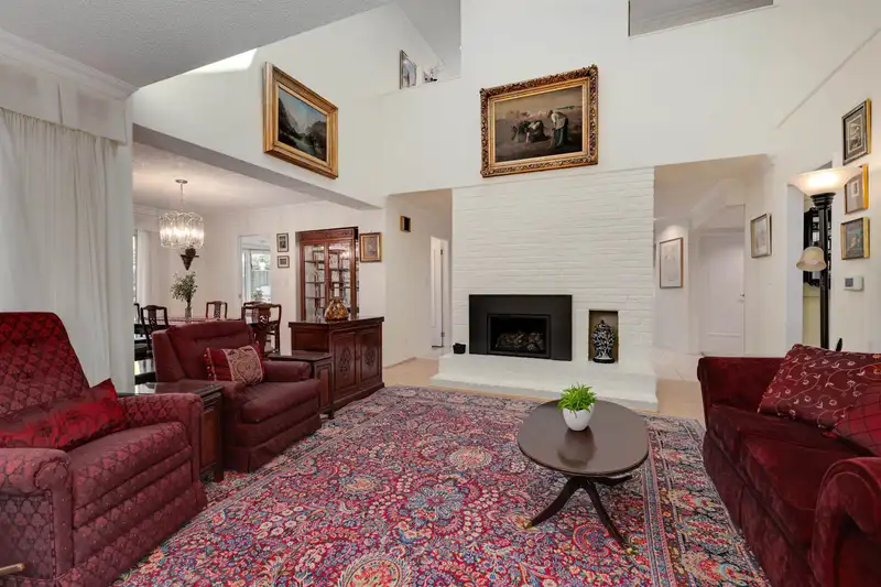 2 4900 CARTIER STREET - photo 4 of 39