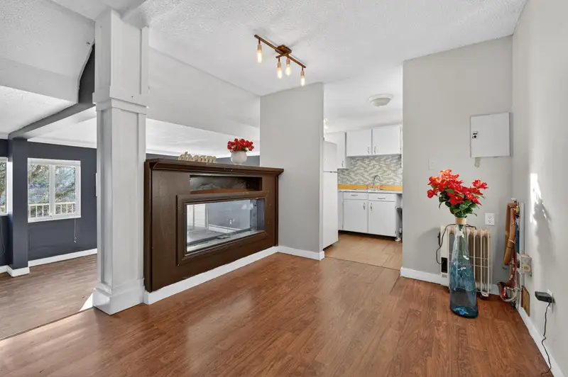 44 17706 60 AVENUE - photo 4 of 25