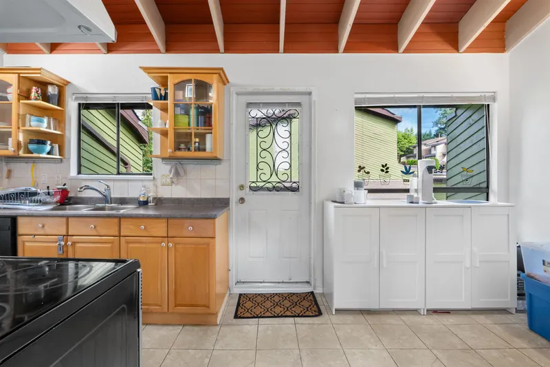 2690 KINGSFORD AVENUE - photo 4 of 22