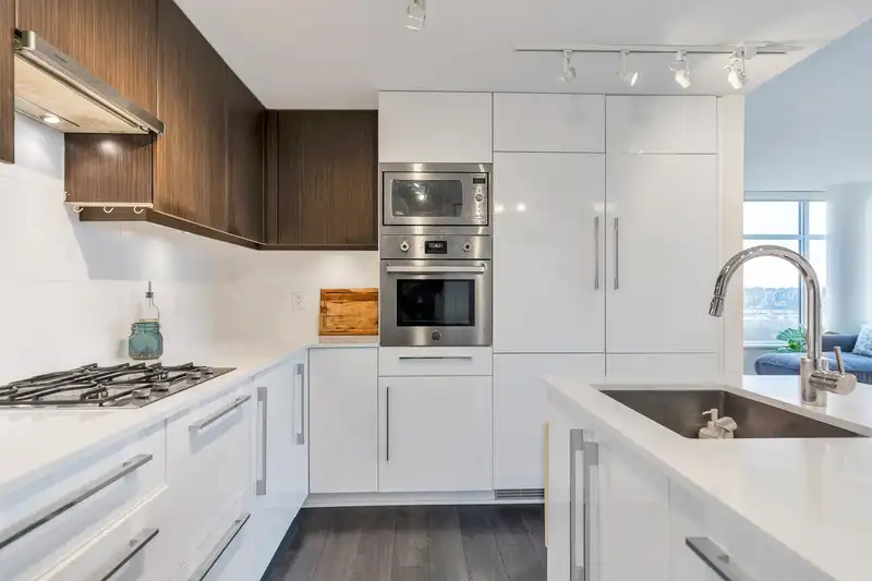 904 188 AGNES STREET - photo 4 of 40