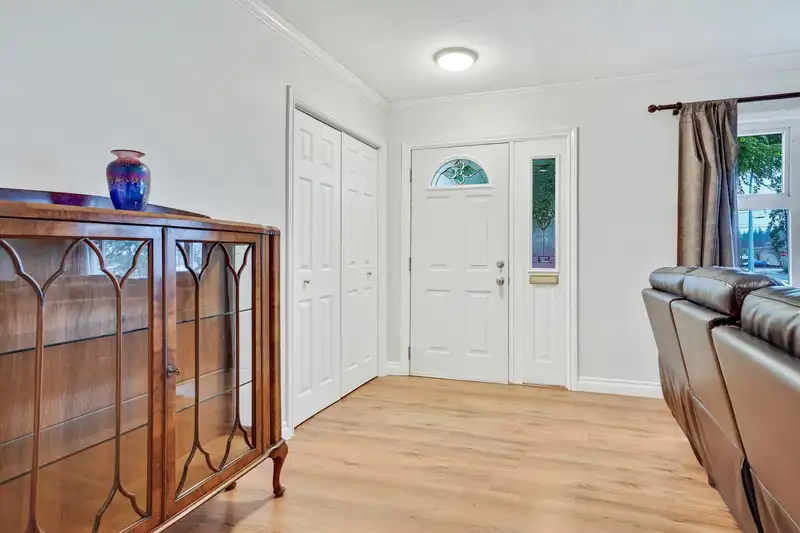 6143 175B STREET - photo 3 of 34