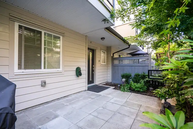 27 13898 64 AVENUE - photo 2 of 39