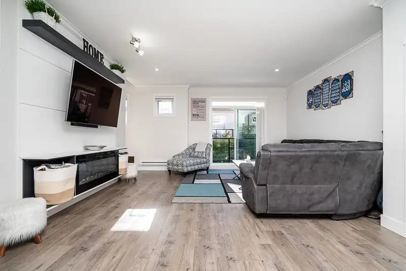 27 13898 64 AVENUE - photo 3 of 39