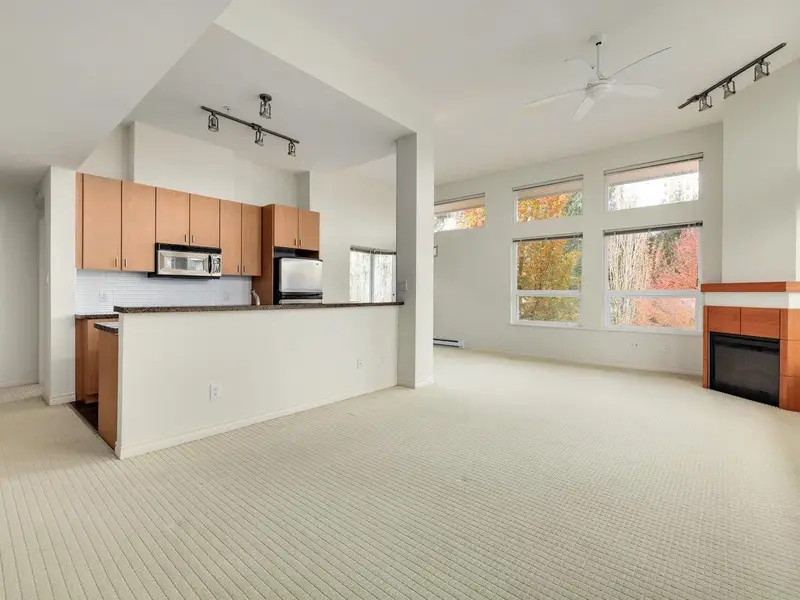 410 6888 SOUTHPOINT DRIVE - photo 4 of 25