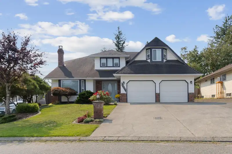3043 CASSIAR AVENUE - photo 1 of 40