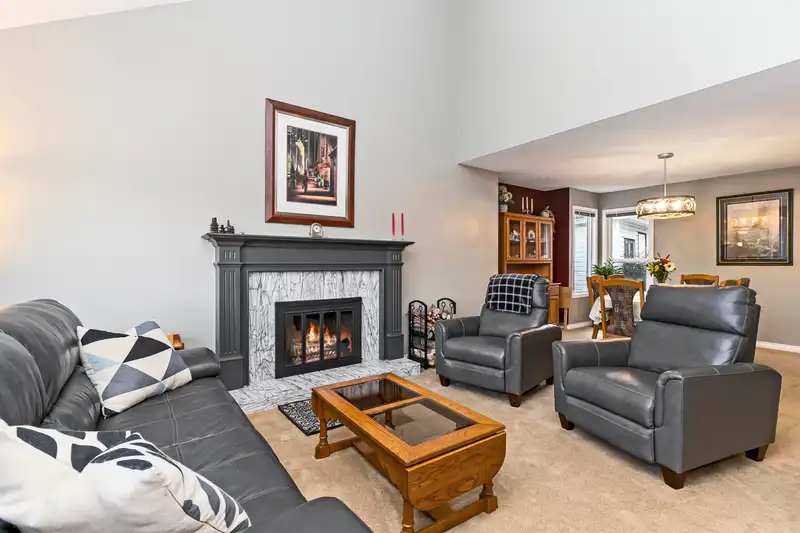 3043 CASSIAR AVENUE - photo 4 of 40