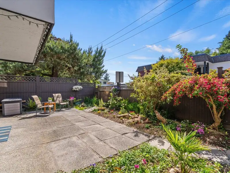 104 1319 MARTIN STREET - photo 2 of 25