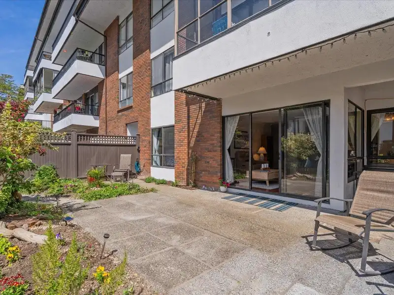 104 1319 MARTIN STREET - photo 4 of 25