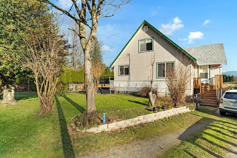 6130 INTERPROVINCIAL HIGHWAY - photo 2 of 36