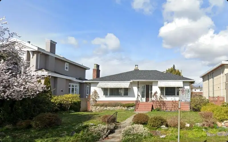 437 W 40TH AVENUE - photo 1 of 1