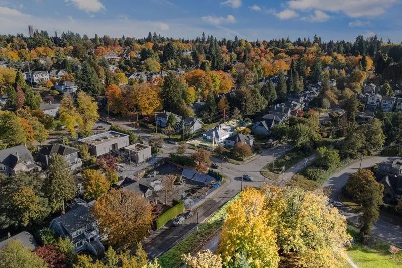 1830 W 33RD AVENUE - photo 3 of 25