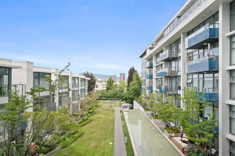 342 1777 W 7TH AVENUE - photo 1 of 20