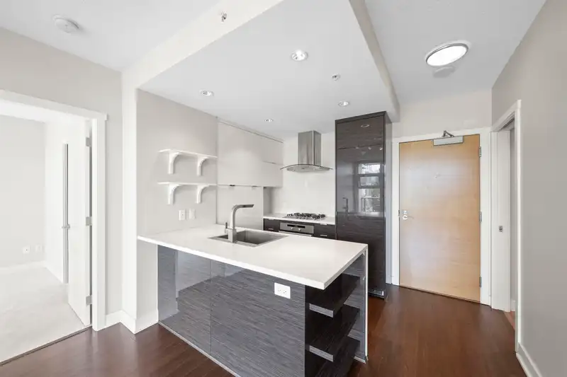 342 1777 W 7TH AVENUE - photo 4 of 20