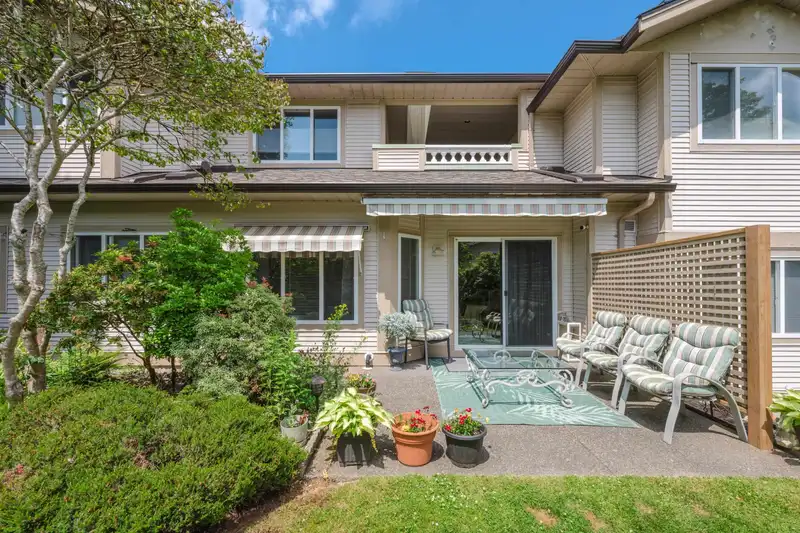 256 13888 70 AVENUE - photo 1 of 40