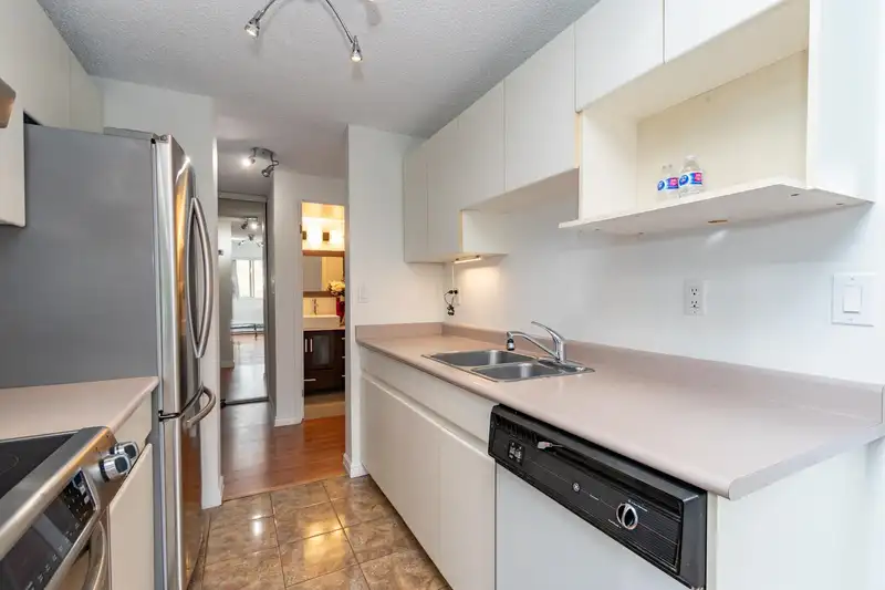 406 110 W 4TH STREET - photo 3 of 6