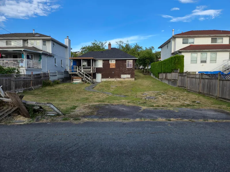 6029 DUMFRIES STREET - photo 4 of 5