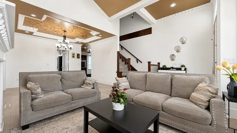 12579 66 AVENUE - photo 3 of 40