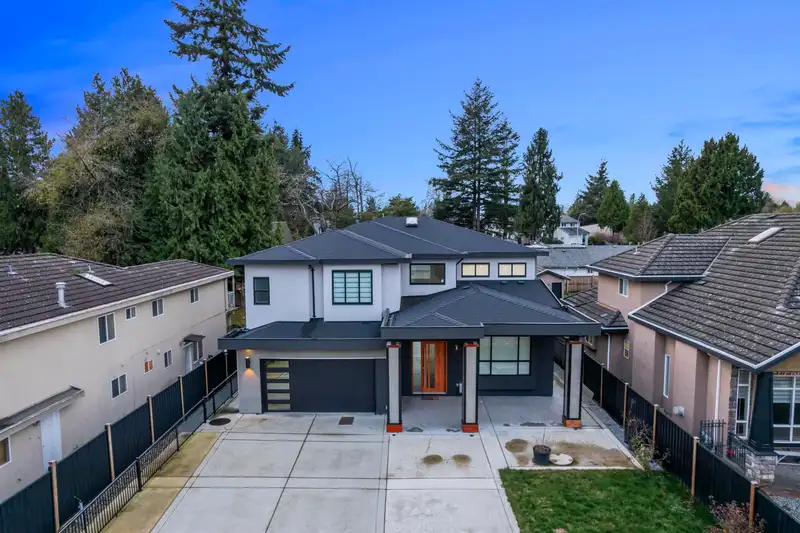 7125 130 STREET - photo 3 of 37