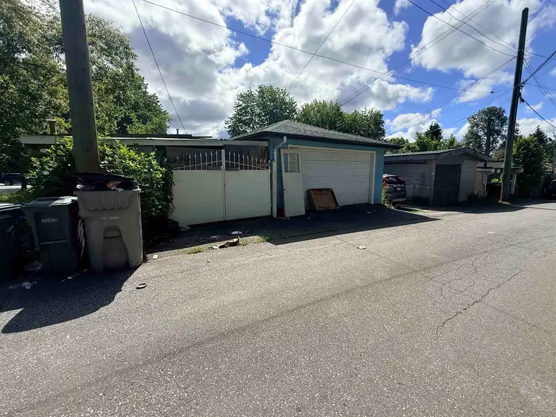 2815 NANAIMO STREET - photo 3 of 3