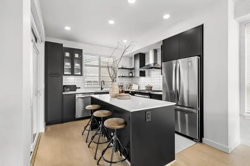34 2891 MONTROSE AVENUE - photo 1 of 31