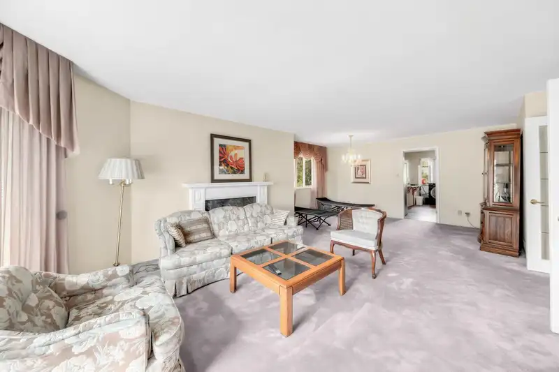4837 8A AVENUE - photo 3 of 40