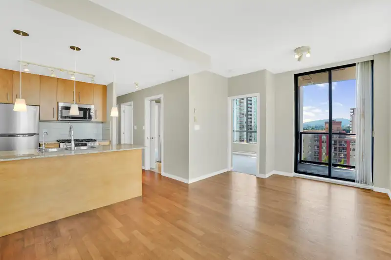 1409 2979 GLEN DRIVE - photo 1 of 38