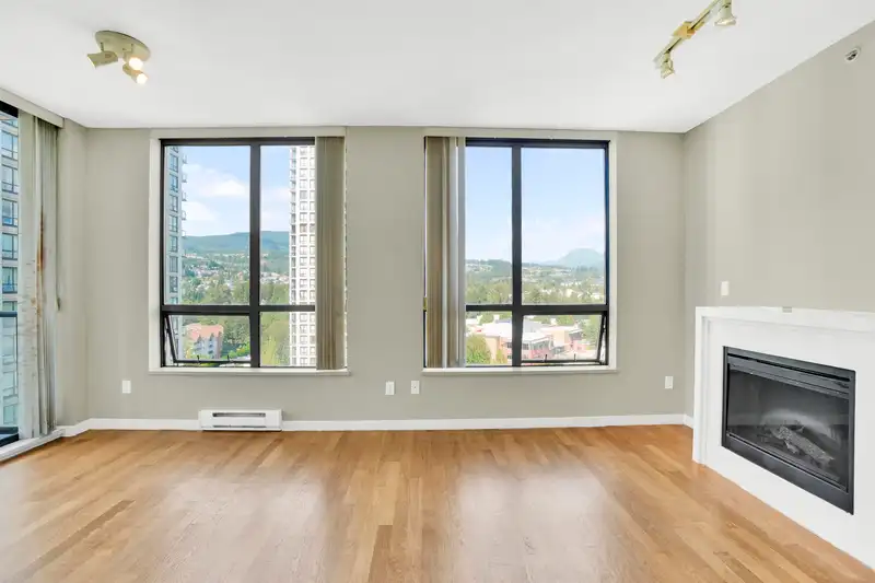 1409 2979 GLEN DRIVE - photo 2 of 38