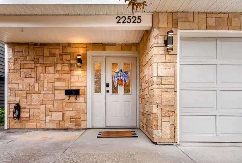 22525 BRICKWOOD CLOSE - photo 4 of 40