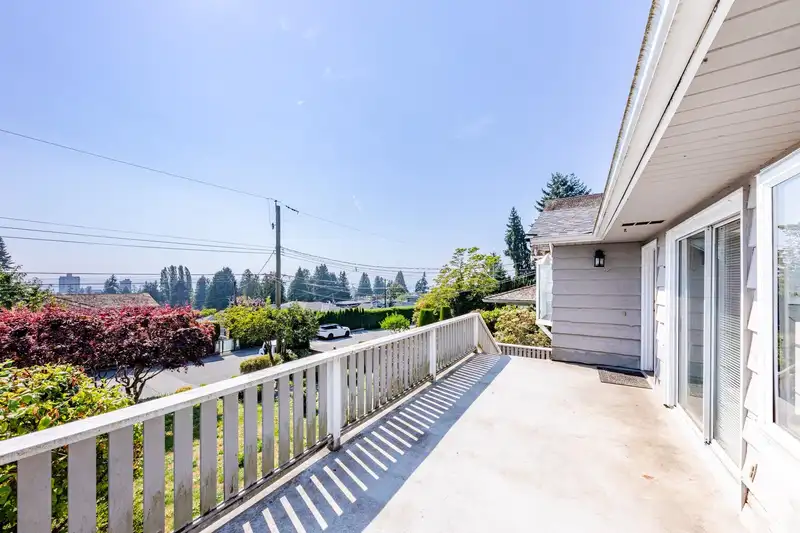 2175 LAWSON AVENUE - photo 4 of 36