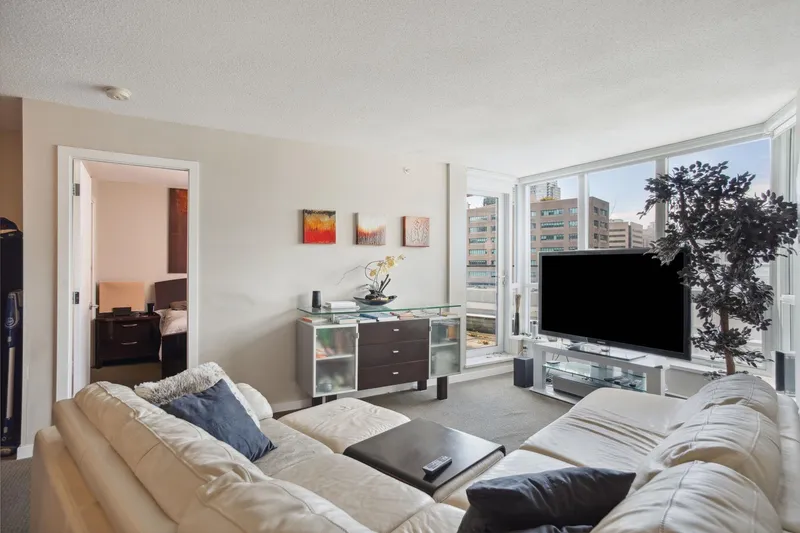 714 833 SEYMOUR STREET - photo 2 of 21