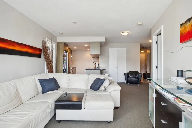 714 833 SEYMOUR STREET - photo 4 of 21